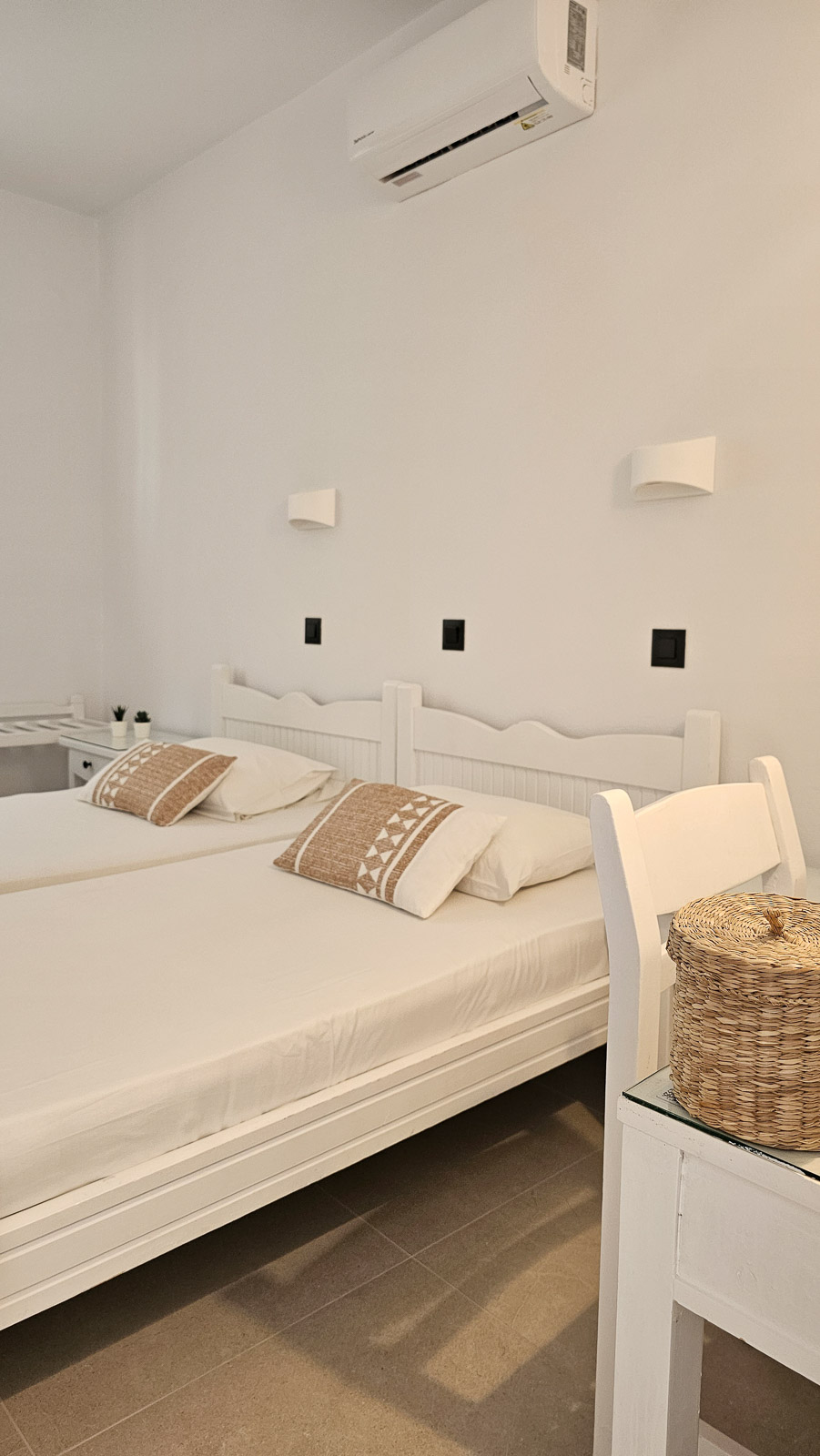 Double Room 01 at Hotel Syrianos