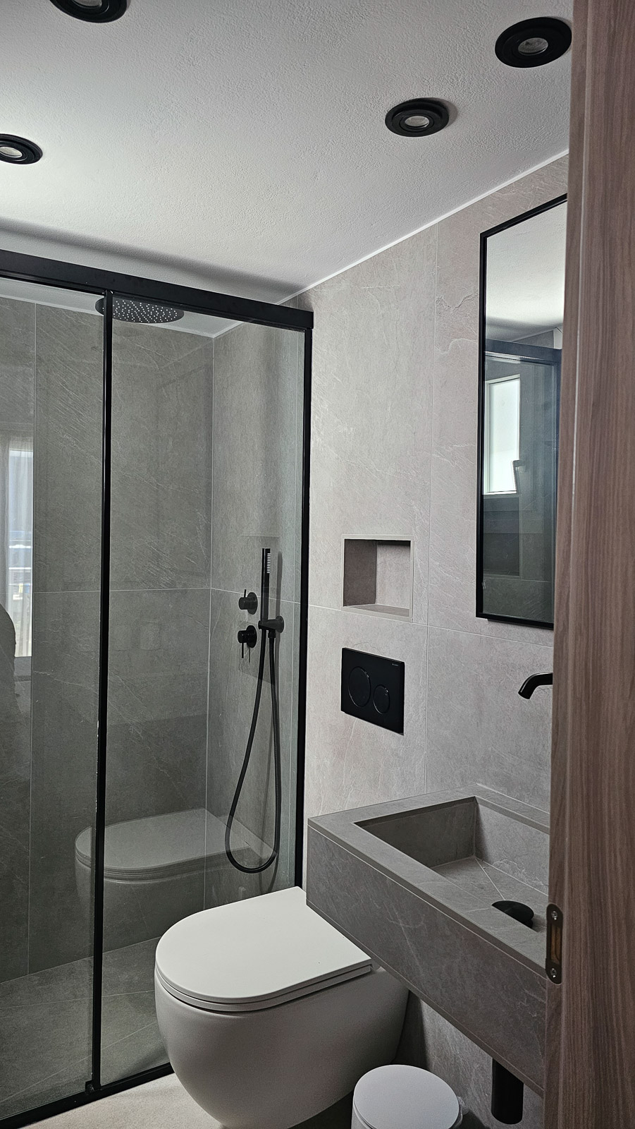 Private bathroom in Double Room 06