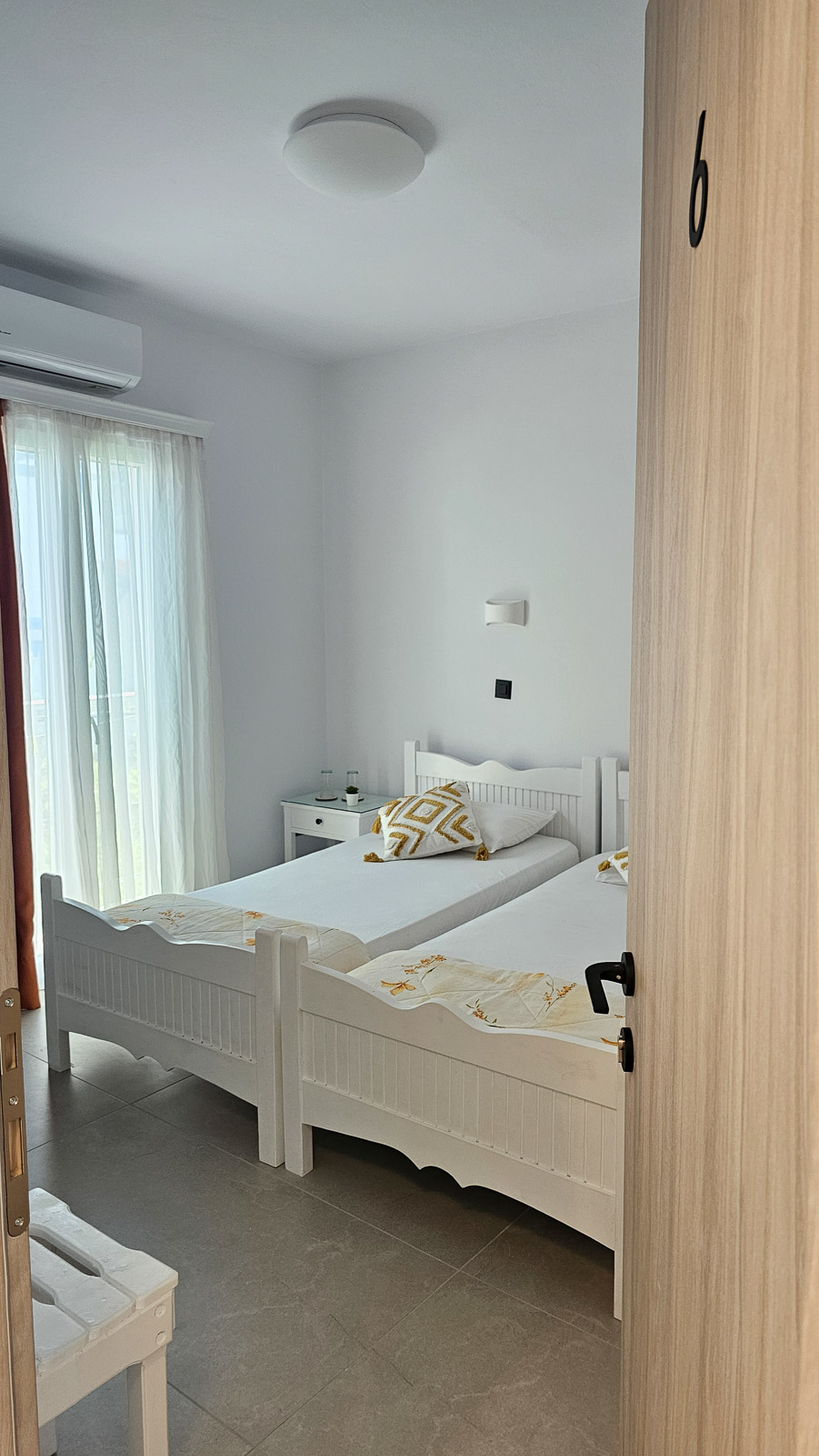 Double Room 06